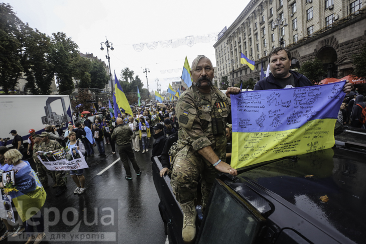 Інший парад: Як центром Києва йшли матері загиблих в АТО військових - фото 16