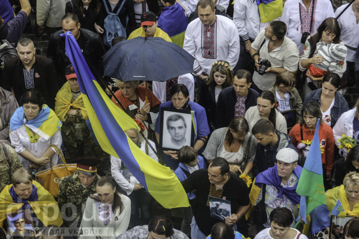 Інший парад: Як центром Києва йшли матері загиблих в АТО військових - фото 23