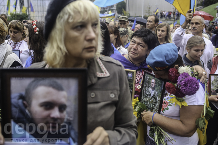 Інший парад: Як центром Києва йшли матері загиблих в АТО військових - фото 25