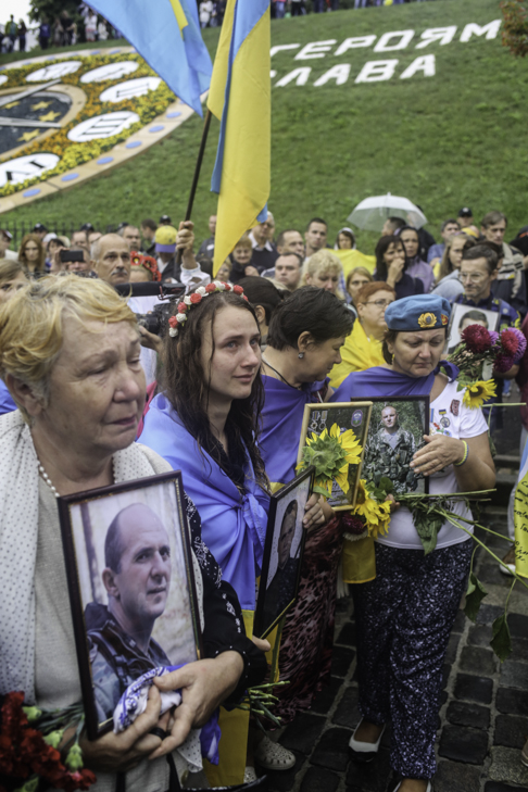 Інший парад: Як центром Києва йшли матері загиблих в АТО військових - фото 26