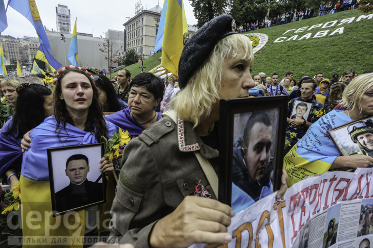 Інший парад: Як центром Києва йшли матері загиблих в АТО військових - фото 30