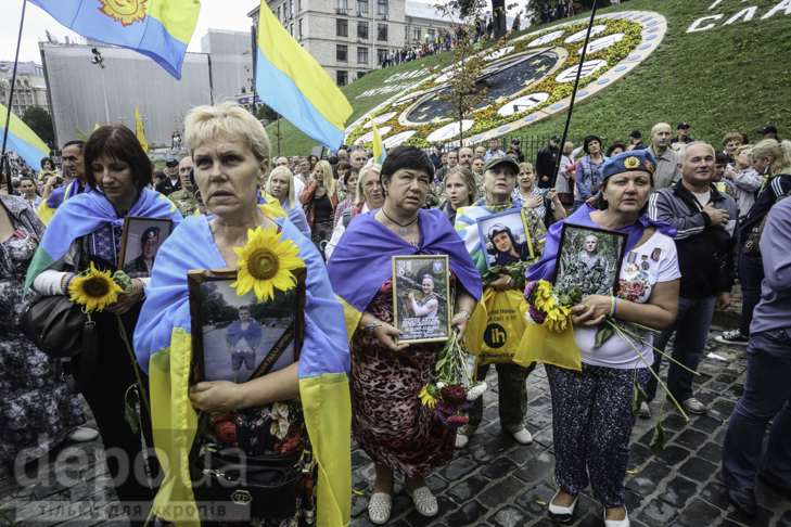 Інший парад: Як центром Києва йшли матері загиблих в АТО військових - фото 31