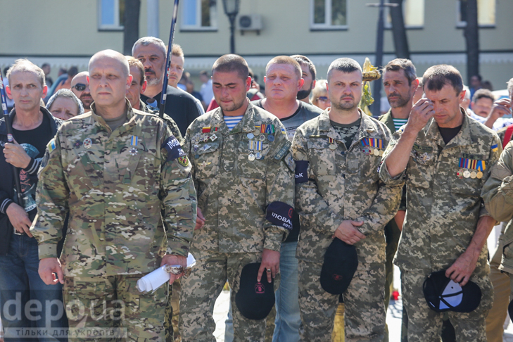 Як бійці добробатів поминали побратимів, загиблих під Іловайськом - фото 3