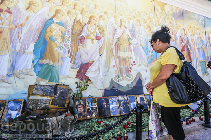 Як бійці добробатів поминали побратимів, загиблих під Іловайськом - фото 11 Як бійці добробатів поминали побратимів, загиблих під Іловайськом - фото 11
