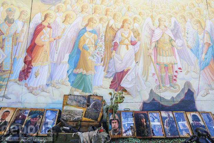 Як бійці добробатів поминали побратимів, загиблих під Іловайськом - фото 10 Як бійці добробатів поминали побратимів, загиблих під Іловайськом - фото 10