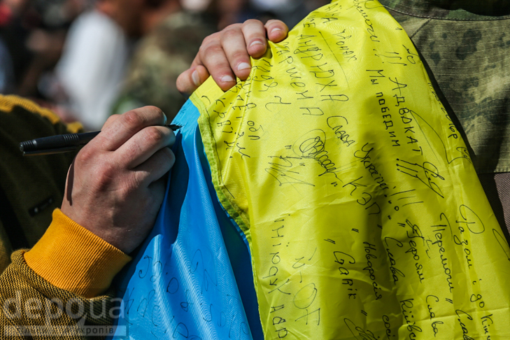 Як бійці добробатів поминали побратимів, загиблих під Іловайськом - фото 13 Як бійці добробатів поминали побратимів, загиблих під Іловайськом - фото 13