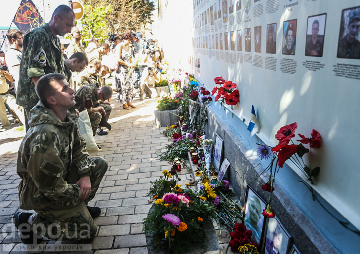 Як бійці добробатів поминали побратимів, загиблих під Іловайськом - фото 15