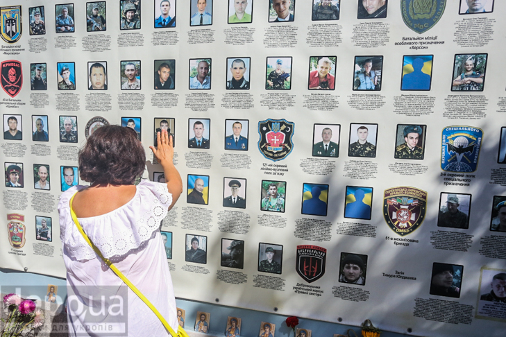 Як бійці добробатів поминали побратимів, загиблих під Іловайськом - фото 17 Як бійці добробатів поминали побратимів, загиблих під Іловайськом - фото 17