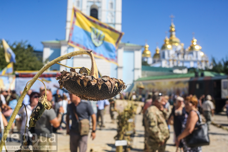 Як бійці добробатів поминали побратимів, загиблих під Іловайськом - фото 24