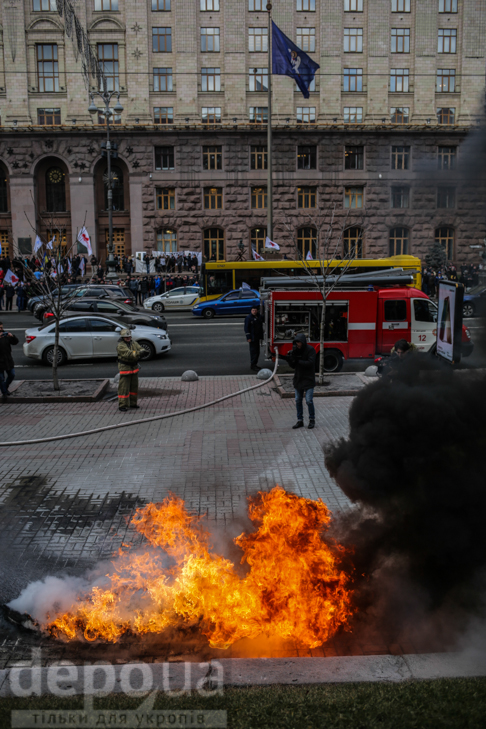 Таксисти взяли приклад із французів і протестували проти Uber вогнем - фото 4