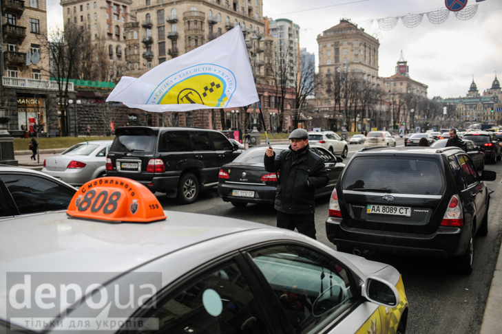 Таксисти взяли приклад із французів і протестували проти Uber вогнем - фото 8