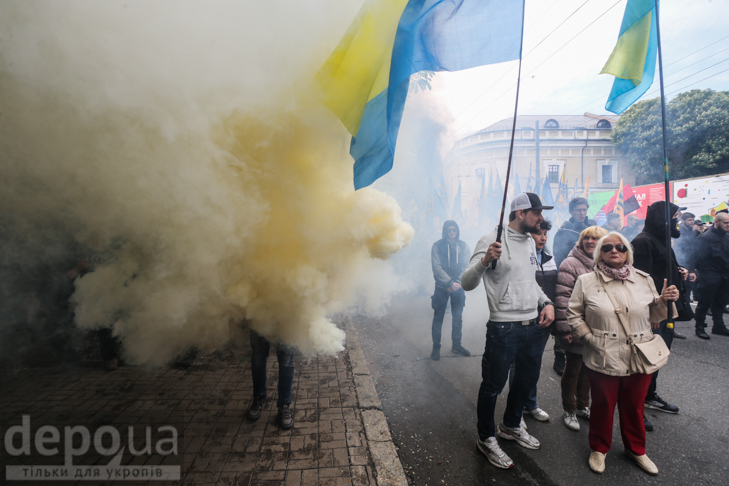 "Азов" влаштував димове пекло під Радою - фото 5