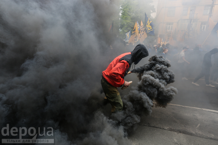 "Азов" влаштував димове пекло під Радою - фото 7