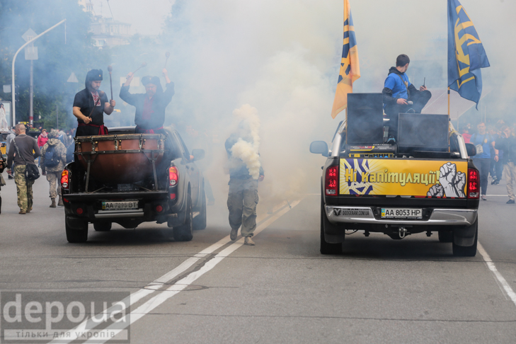 "Азов" влаштував димове пекло під Радою - фото 11