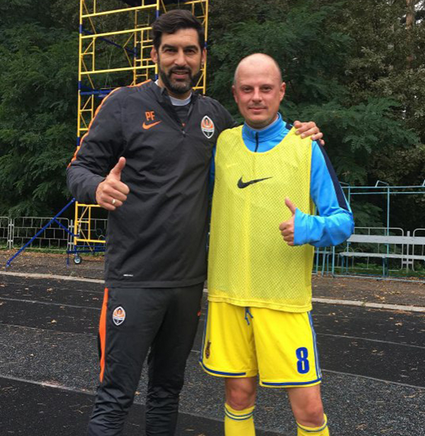 Відомий український коментатор похизувався фото з тренером "Шахтаря" - фото 1