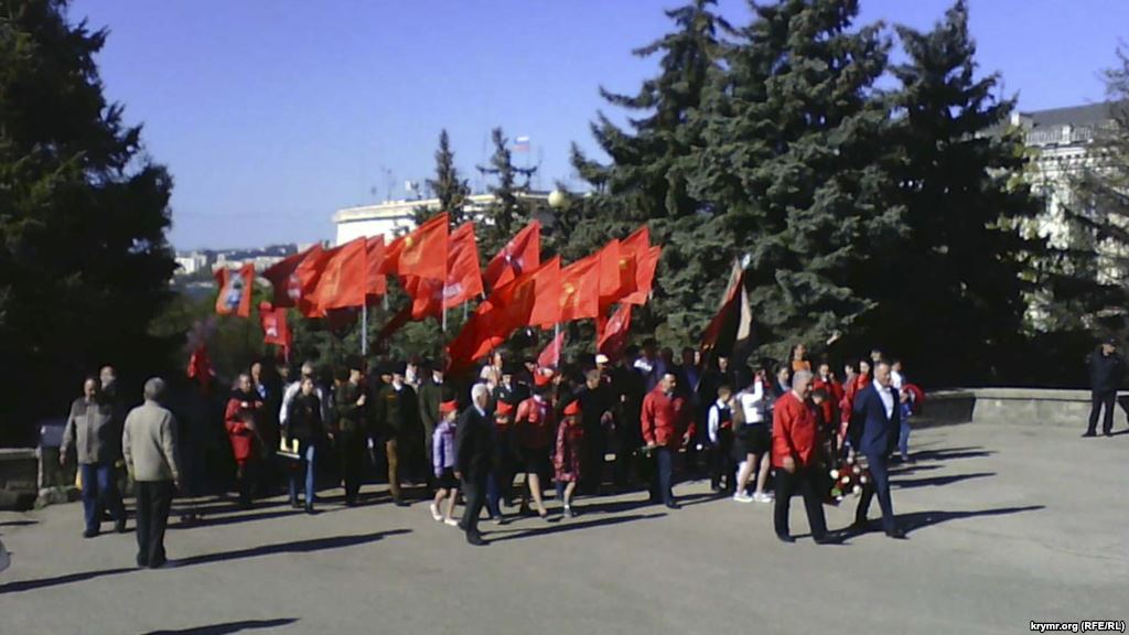 Як севастопольські комуністи "відтягнулися" у день народження Леніна - фото 1