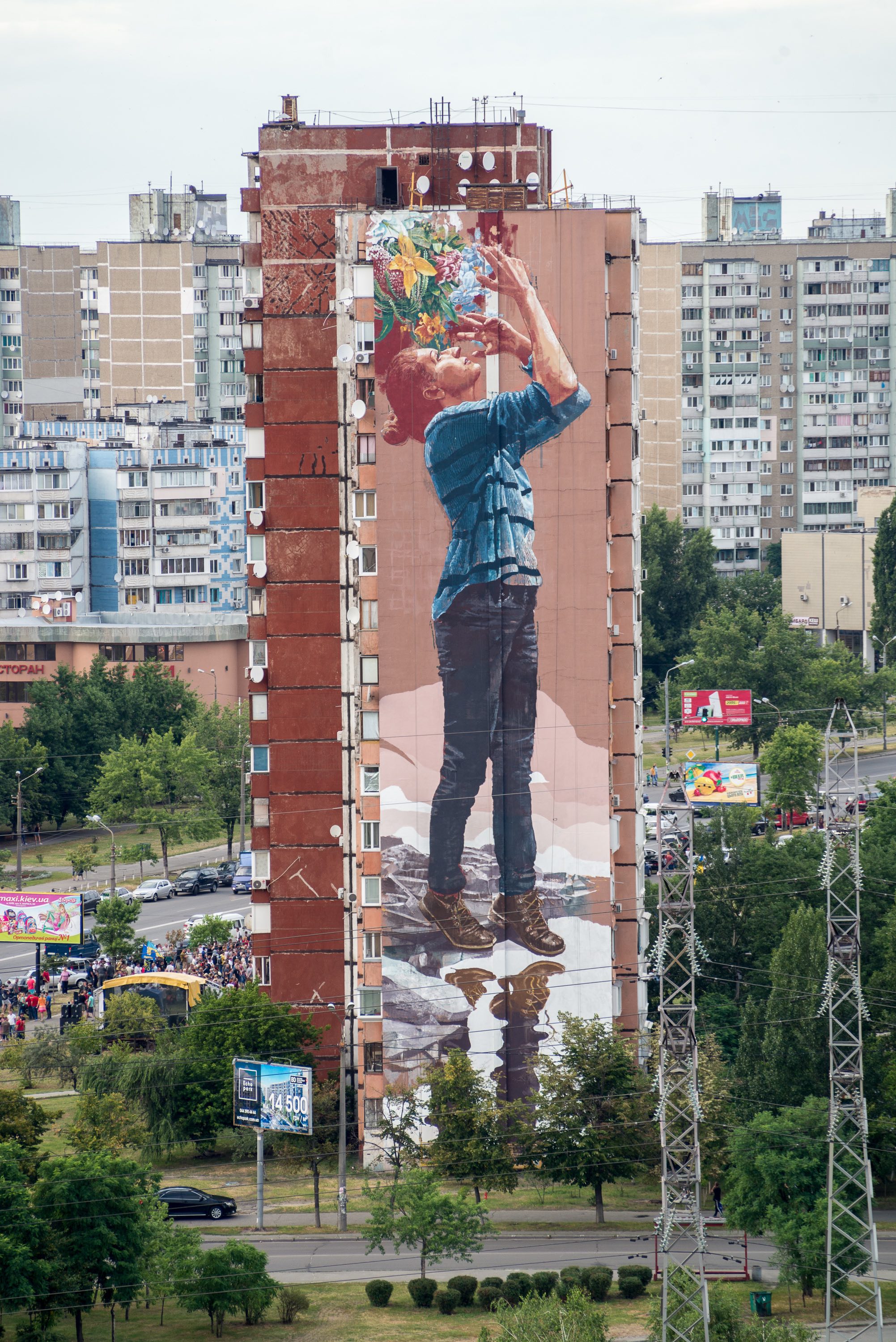 Австралійський стріт-артист Fintan Magee закінчив свій четвертий мурал у Києві - фото 2