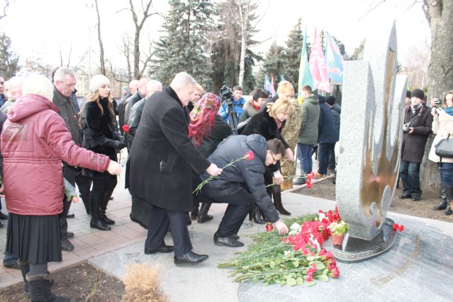Вінничани вшанували пам'ять Героїв Небесної Сотні  - фото 2