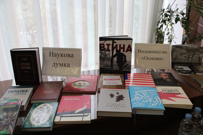 Жадан та видавці подарували Донеччині півтори тисячі сучасних українських книжок (ФОТО) - фото 3