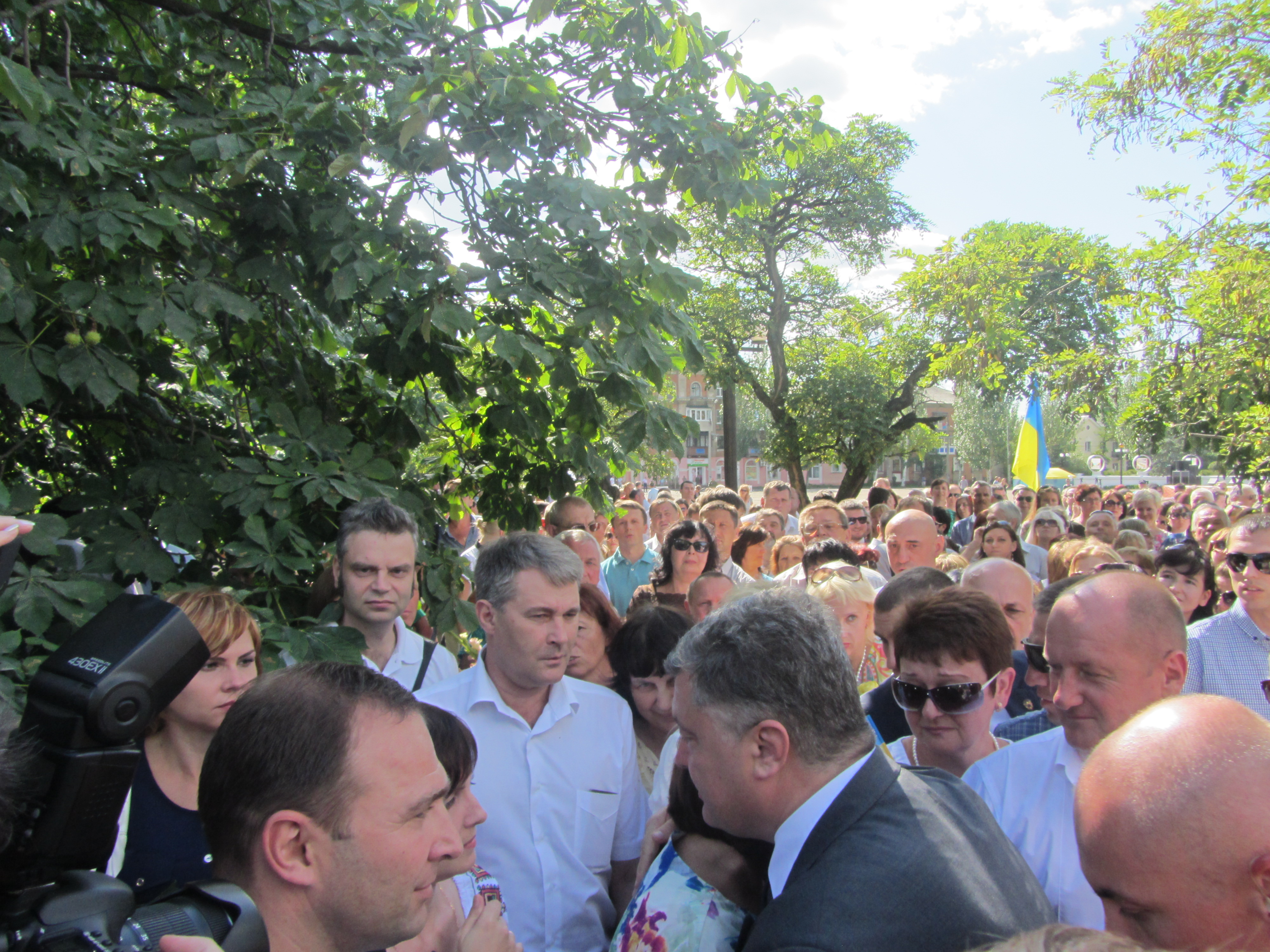 Як фанатично охороняли безпеку Порошенка у Сєвєродонецьку: снайпери, військові, обшуки і оточення - фото 13