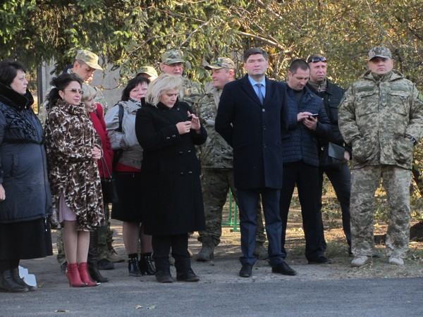 Як Порошенко вклонився перед патріотизмом луганських кадетів, що не зрадили Україну - фото 3