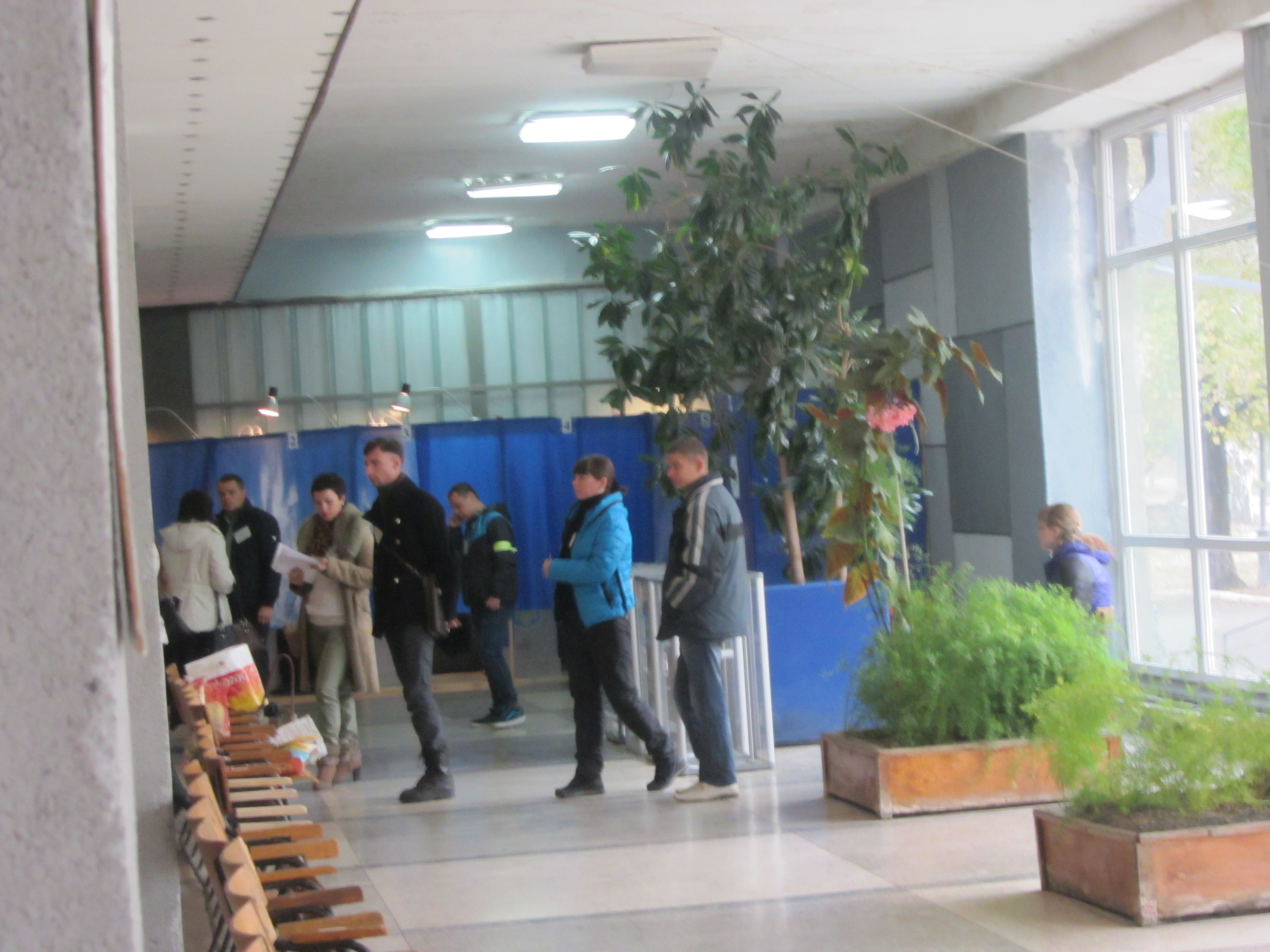 У Сєвєродонецьку дільниці відкрилися вчасно: перебіг голосування спокійний - фото 1