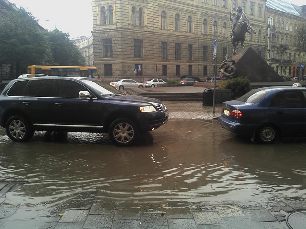 Львів знову затопило після дощу - фото 1