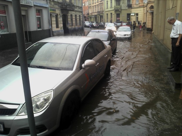 Львів знову затопило після дощу - фото 6