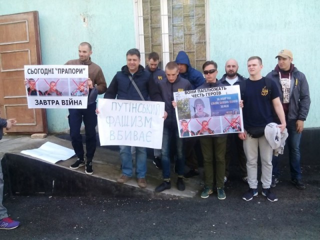 У Миколаєві палили прапори "Новоросії" і судили сепаратистів - фото 2