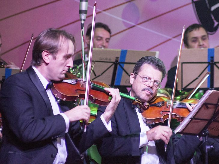 На відкритті джаз-фесту диригент львівського оркестру доручив вінничанці керувати своїми музикантами - фото 7