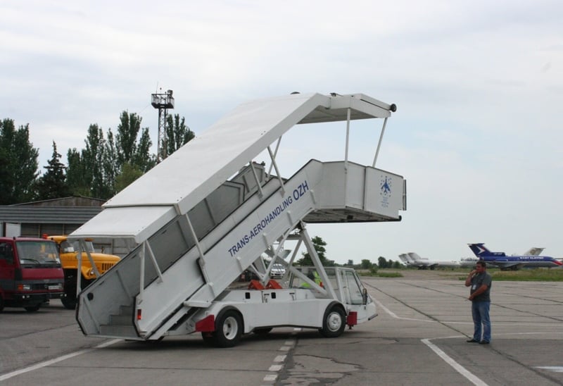 Запоріжцям показали нову техніку, яка обслуговує аеропорт - фото 9