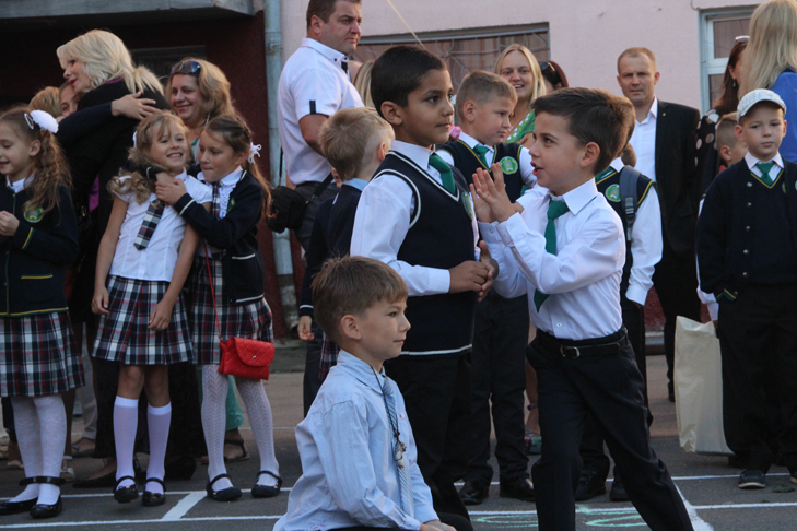 У вінницьких школах пролунав "Перший дзвоник" - фото 24