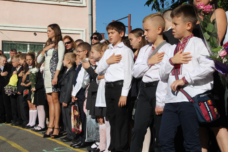 У вінницьких школах пролунав "Перший дзвоник" - фото 15