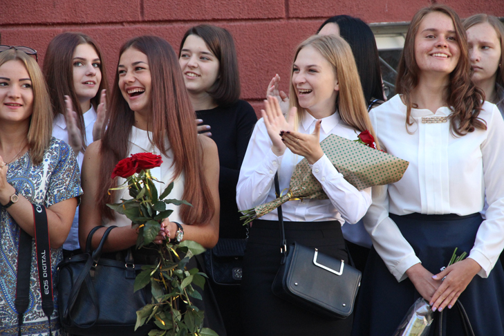У вінницьких школах пролунав "Перший дзвоник" - фото 7