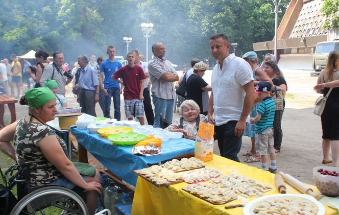 У Вінниці "смачний" фестиваль зібрав гроші для АТОвців - фото 1