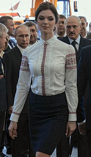 Путін і Лукашенко витріщались на модель - фото 2