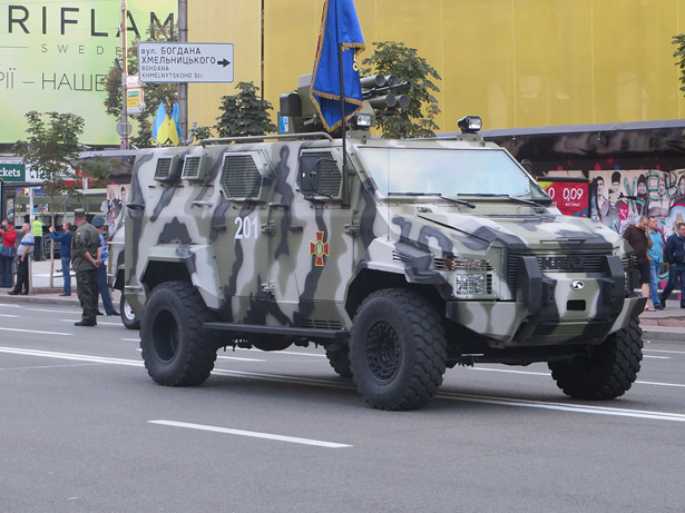 Зброя "Укропів":  Чому бронеавтомобіль "Спартан" не сподобався українським військовим - фото 3