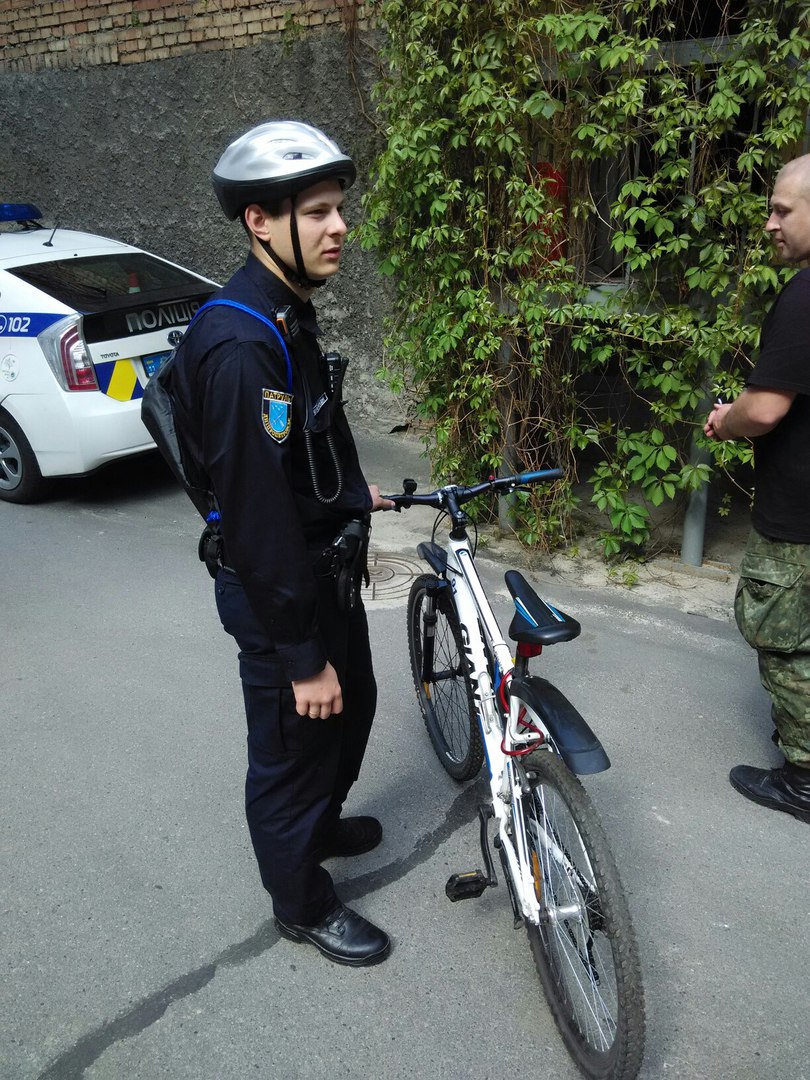 У Дніпропетровську патрульні пересіли на велосипеди - фото 1