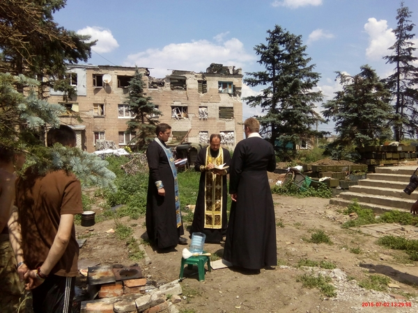 Як вінницький священник в АТО їздить - фото 11