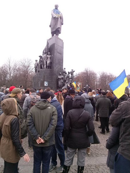 У Харкові акція на підтримку Савченко: льотчиця страчує Путіна  - фото 1