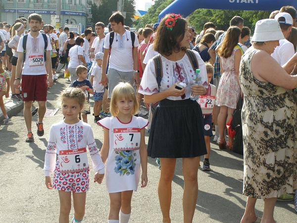 У Дніпрі День Незалежності України зустріли забігом у вишиванках - фото 3