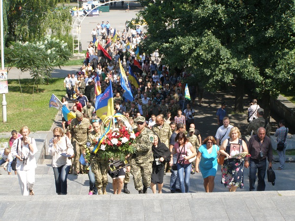 У Дніпропетровську герої Іловайська нагадали жителям міста про війну - фото 4