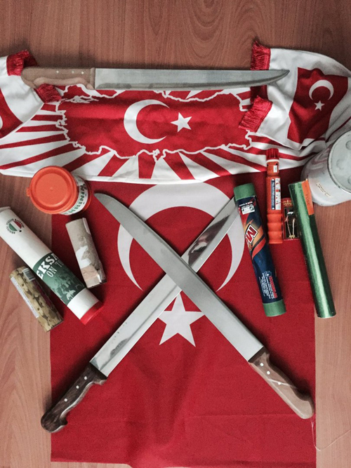 Як турецькі фанати готують до Євро-2016 величезні ножі та битки - фото 2