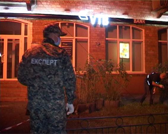 У Києві біля відділення банку пролунав вибух  - фото 1