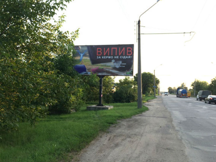 Як на Полтавщині водіїв гігантськими пляшками лякають - фото 3