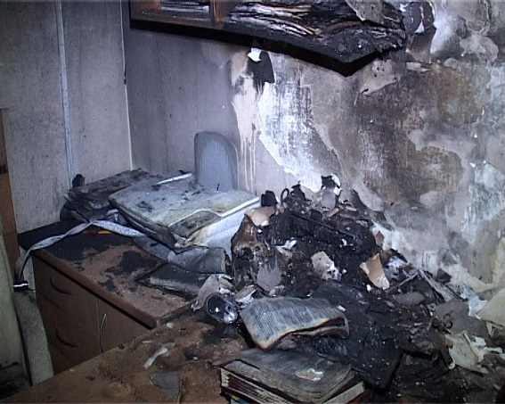 Поліція показала спалений кабінет судді ГРУшників  - фото 4