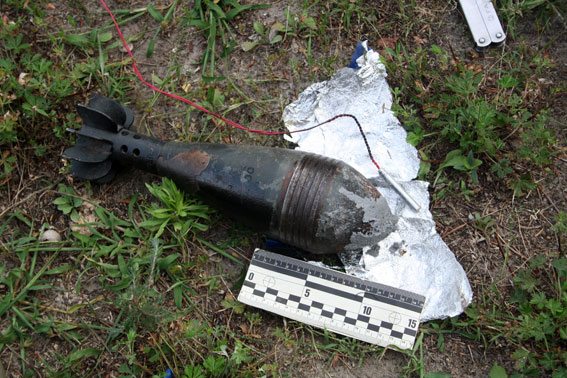 На Полтавщині знайдено схов з кілерівською зброєю - фото 1