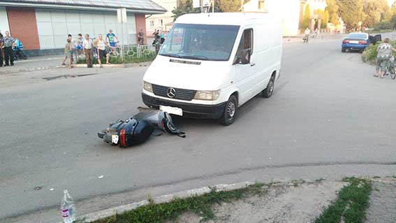 На Вінниччині п'яний депутат збив 15-річного скутериста - фото 2