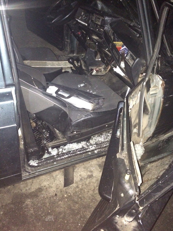 На Миколаївщині вантажівка ледь не розчавила авто поліцейських є постраждалі