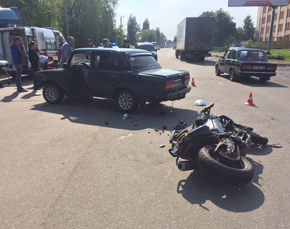 У Полтаві водій ВАЗа збив мотоцикліста - фото 2